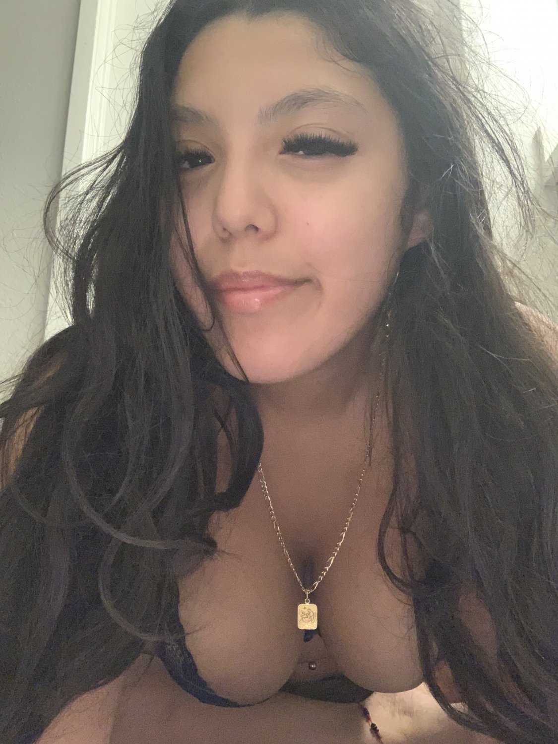 Latina Footslut #yi9YVeLR