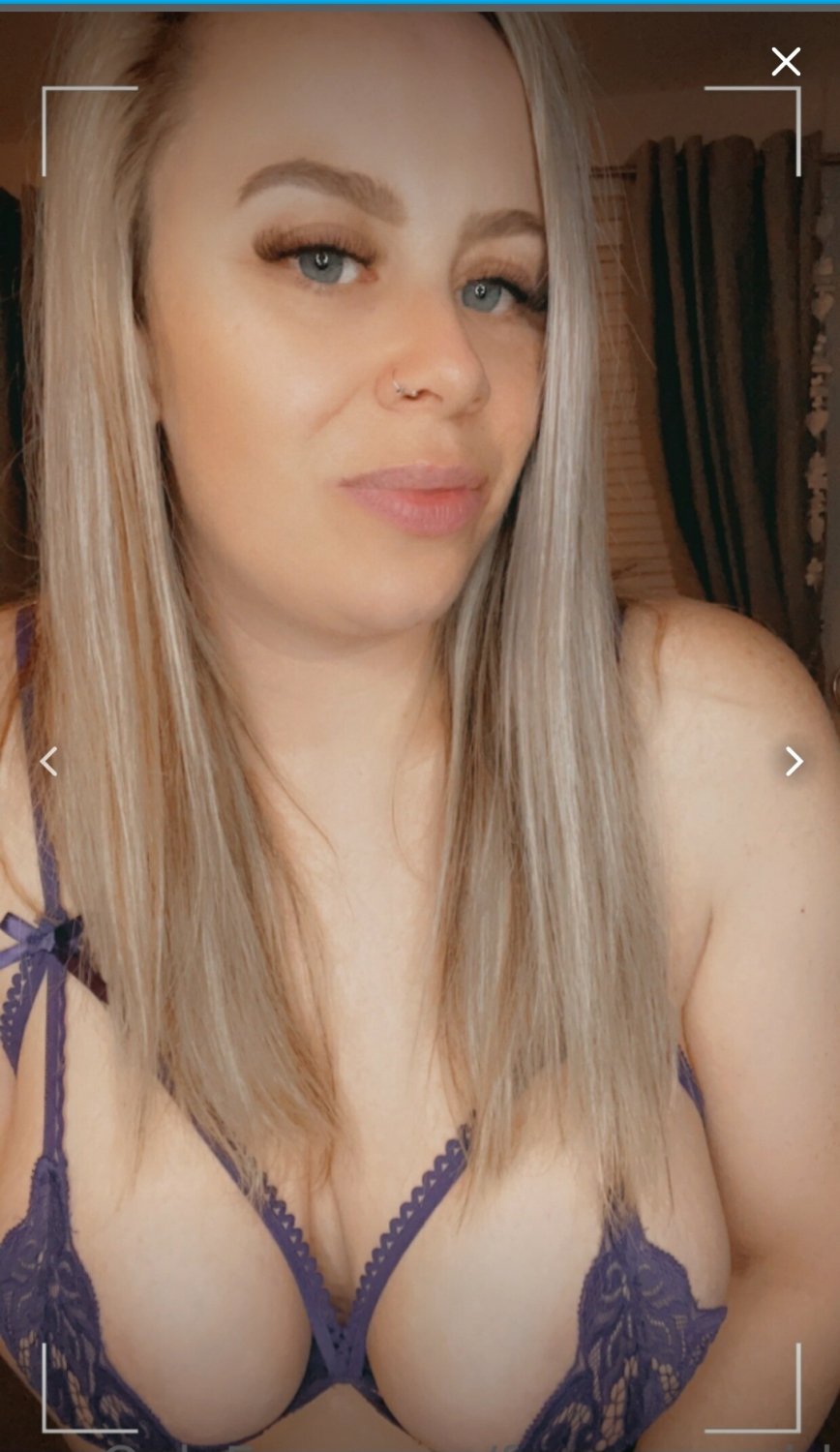 Chav milf exposes herself #DFsnaapz