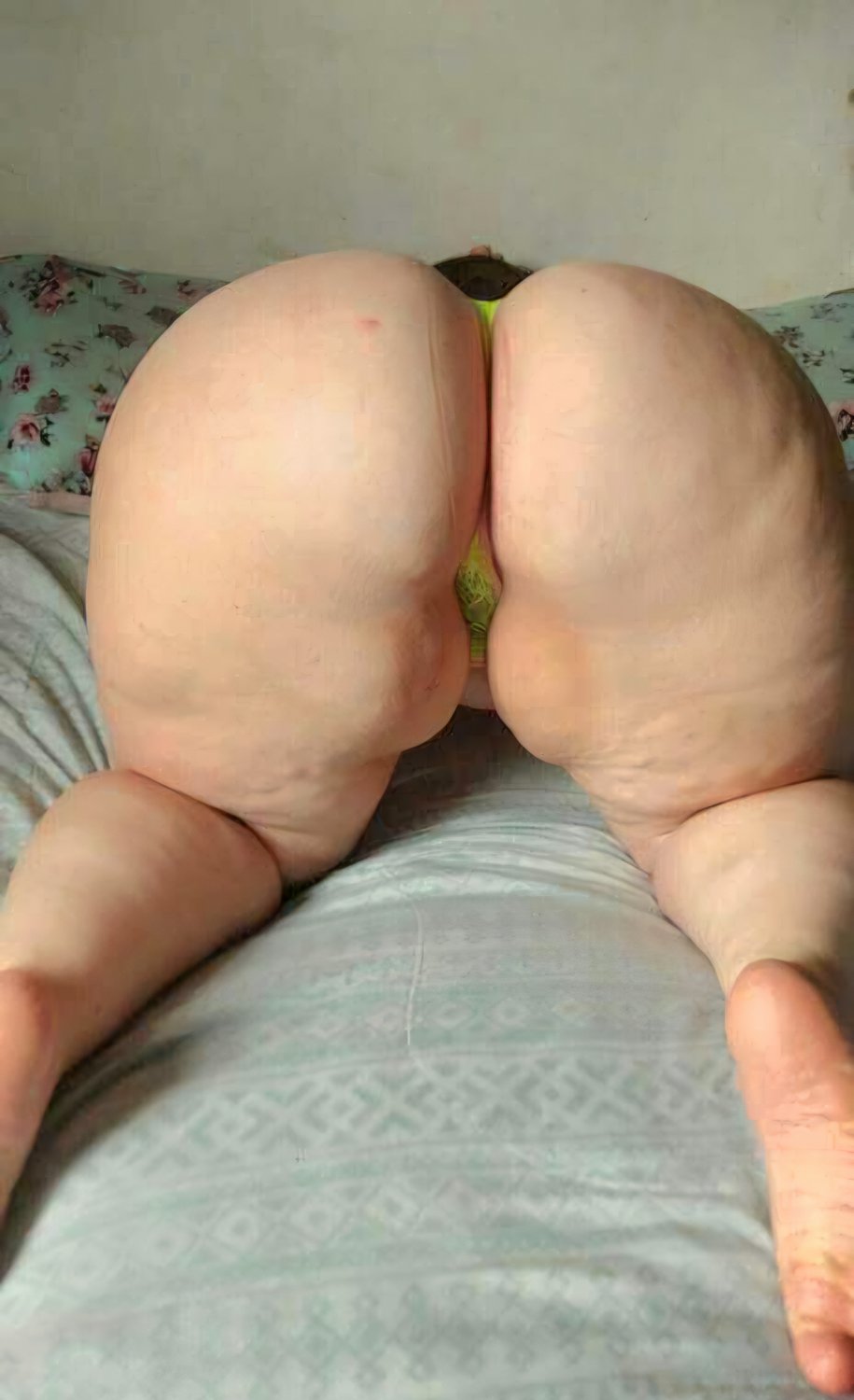 BBW with huge ass #b0sol3lF