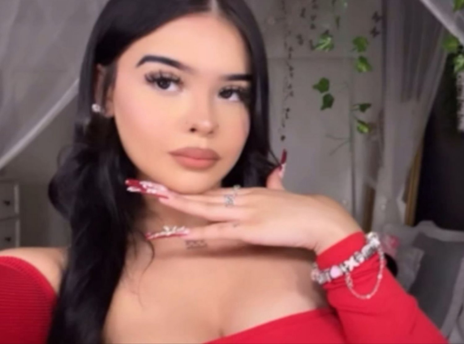 Sexy 18 year old Latina exposed by her cousin #fYfz3R1C