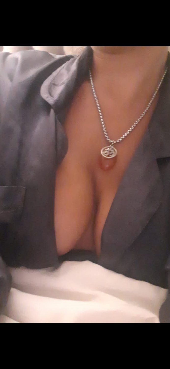 Milf argentina rosarina con tremendas tetas se pajea de lo lindo #hltp2Gh8