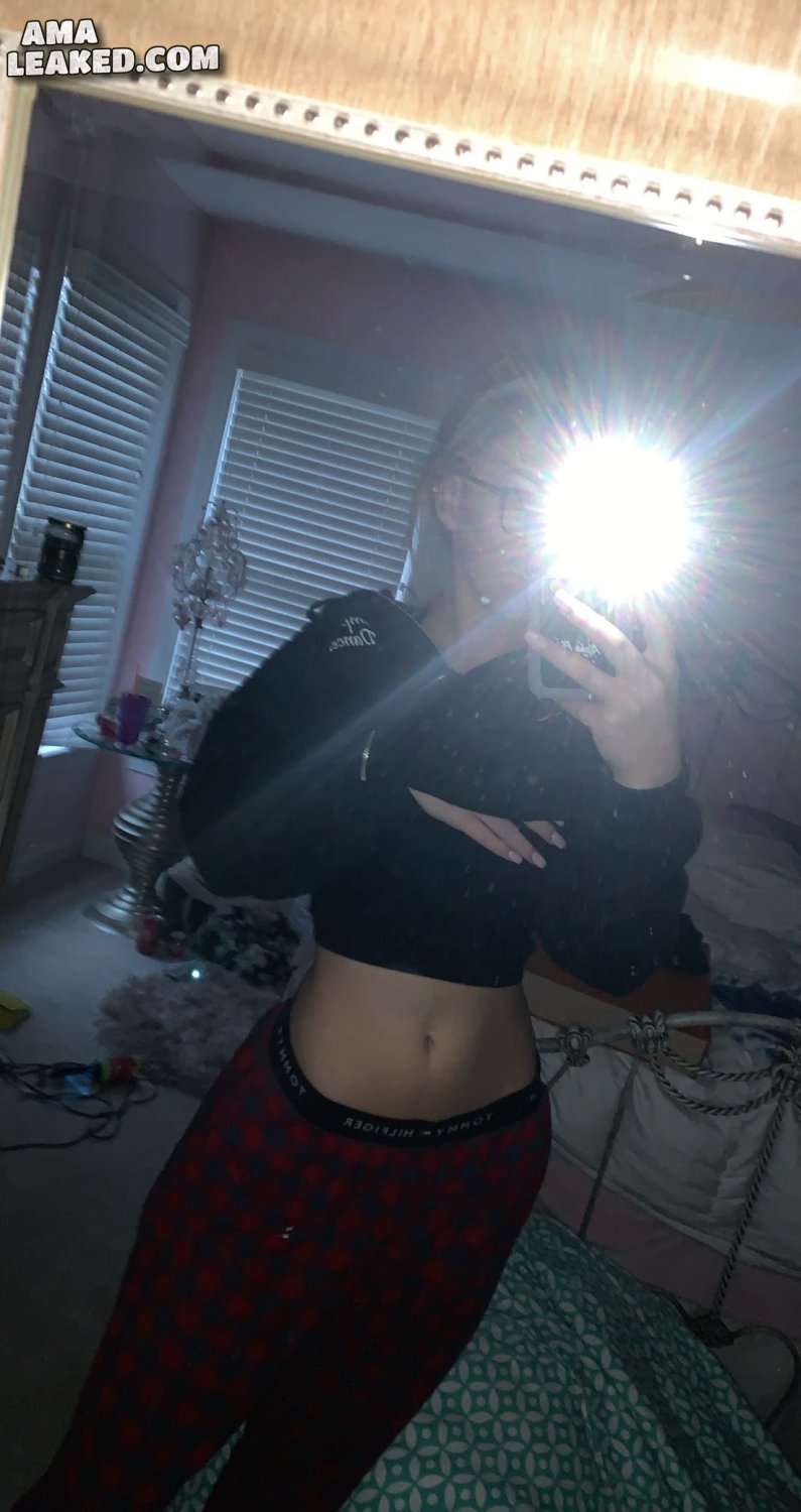 🅻🅴🅰🅺🅴🅳 - Emily S #38u2guRc