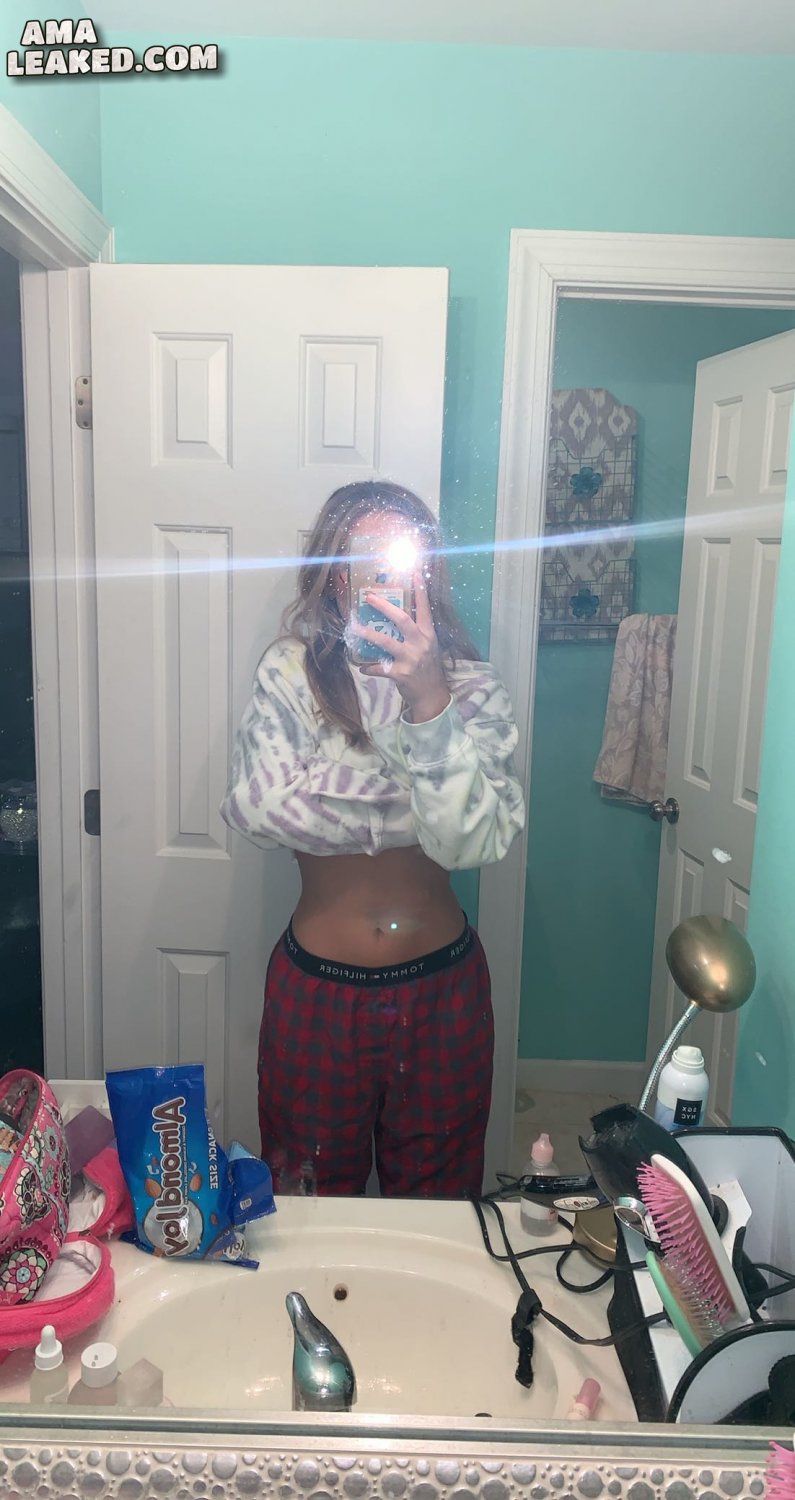 🅻🅴🅰🅺🅴🅳 - Emily S #N7AyMIWz