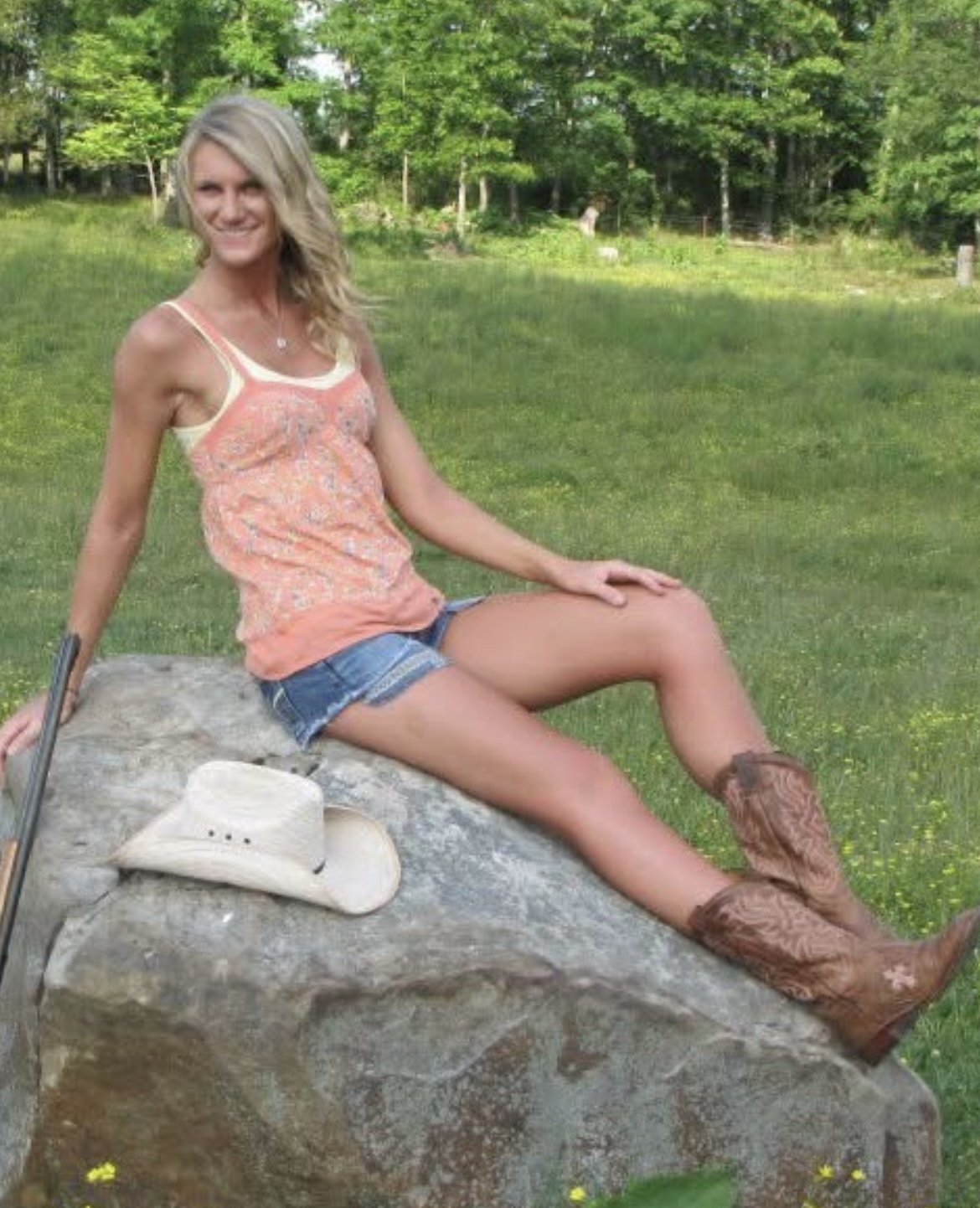 Hot little blonde fingers her pussy, she cums so hard #hsMe6IAe