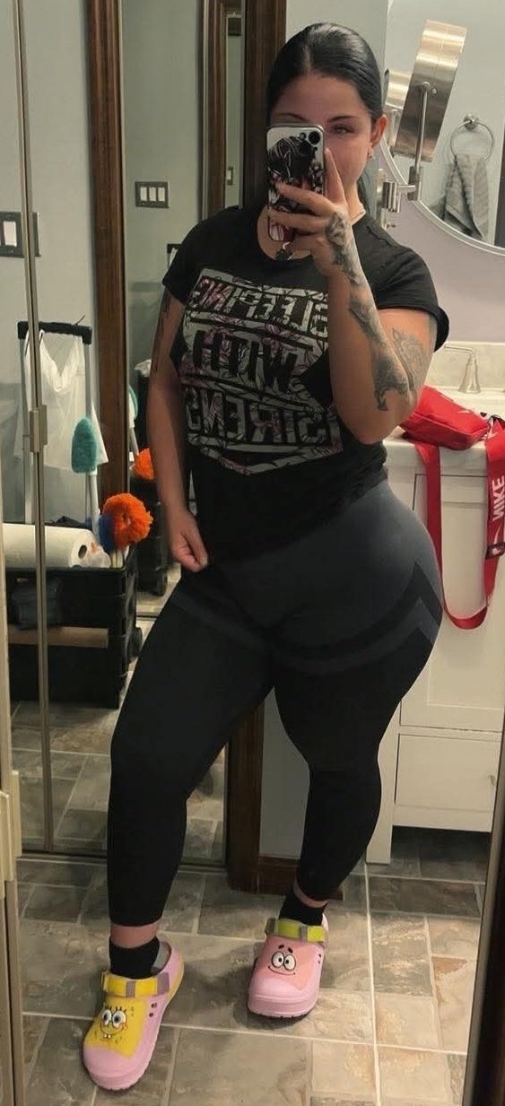 Cleaning cuban girl #qFyFQwKn